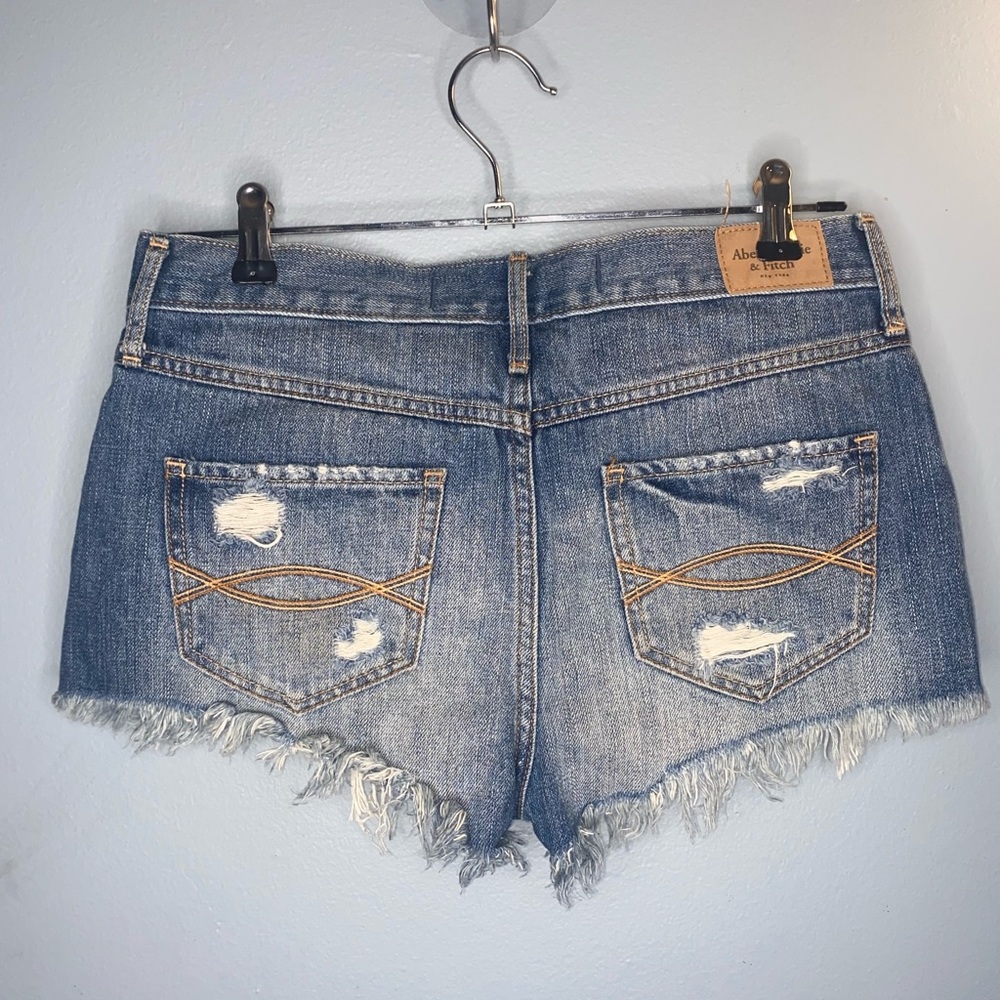 Abercrombie Fitch Size 2 Beaded Front Distressed Denim Cheeky Jean Shorts - Picture 2 of 11